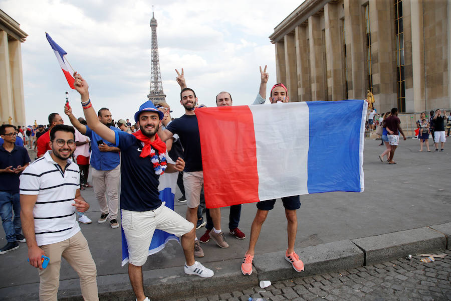 Los franceses se han echado a las calles de París apra celebrar el Mundial que ha ganado su selección en rusia.