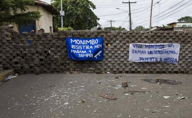 Vista de una calle con barricadas en el barrio indígena de Monimbó. 