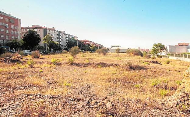 Vista de los terrenos municipales en los que iría la nueva residencia. :: 