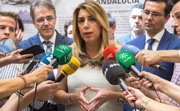 Susana Díaz, recorre las instalaciones del Instituto de Astrofísica de Andalucía. 