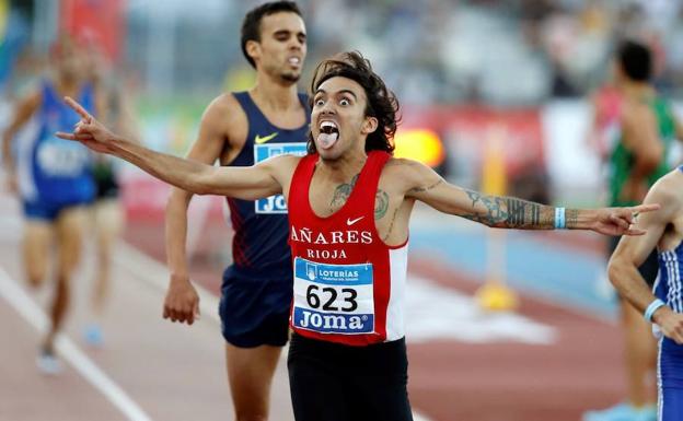 Fernando Carro, tras imponerse en los 3.000 obstáculos de los Campeonatos de España. 