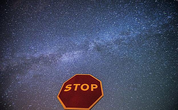 Imagen de archivo de las Perseidas recorriendo el cielo