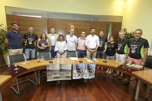 Los organizadores de ambas actividades en la presentación. :: L.C.