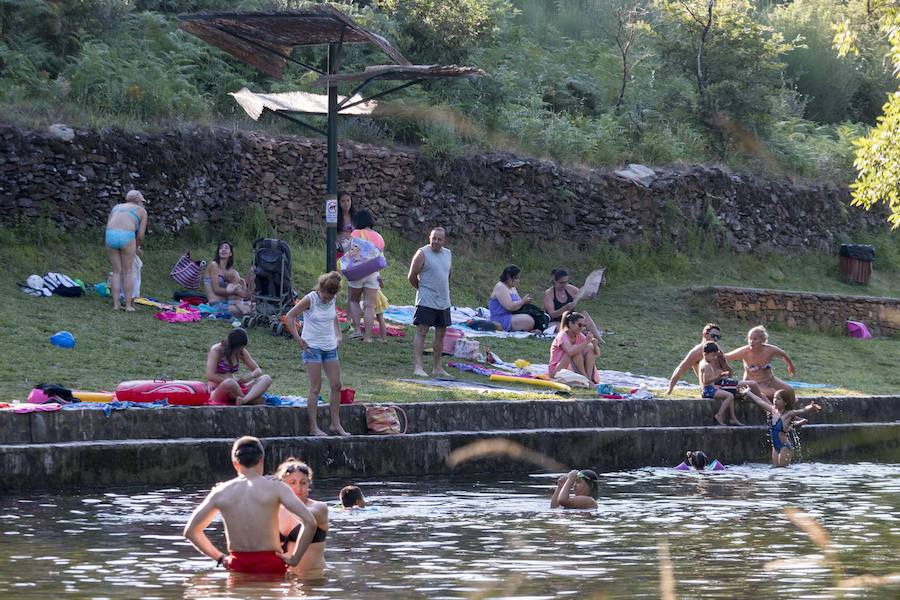 Piscina natural de Hoyos, en la Sierra de Gata.