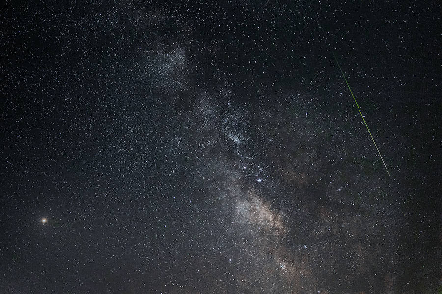 Centro de la Vía Láctea con Marte y Perseida