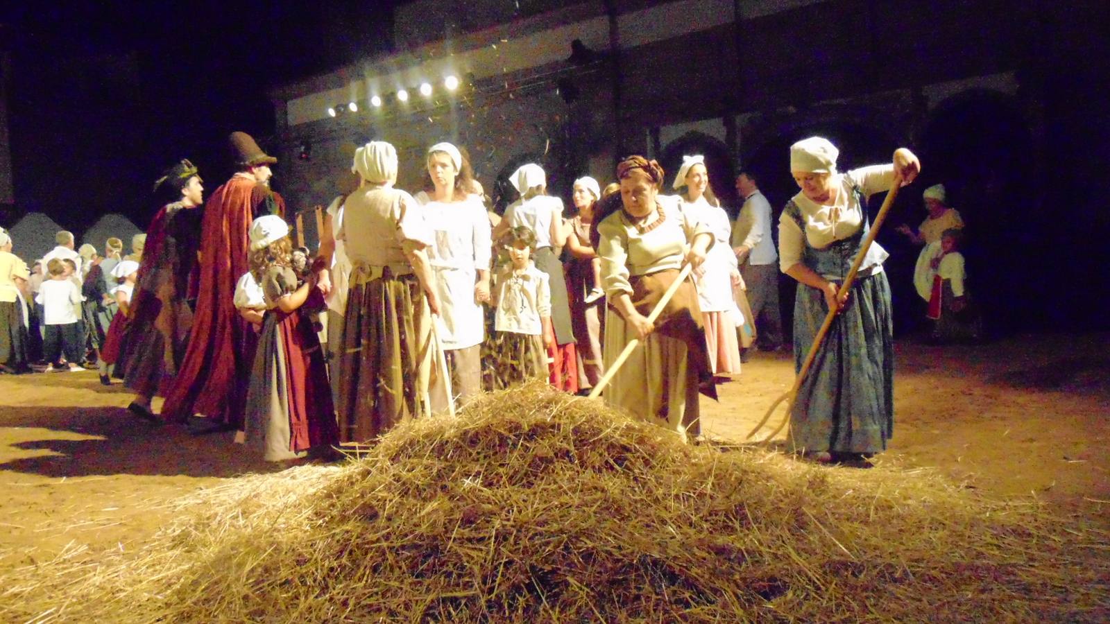 El mismo pueblo extremeño de Zalamea de la Serena representa la popular obra de Calderón de la Barca