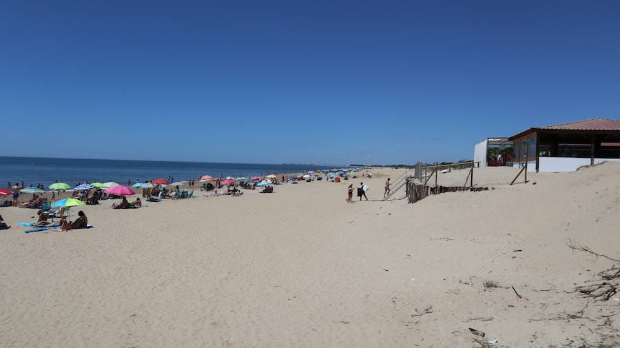 Playa de Islantilla este verano.