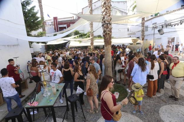 Los adeptos a la Feria de Mérida en el centro se dejan ver pese al intenso calor 