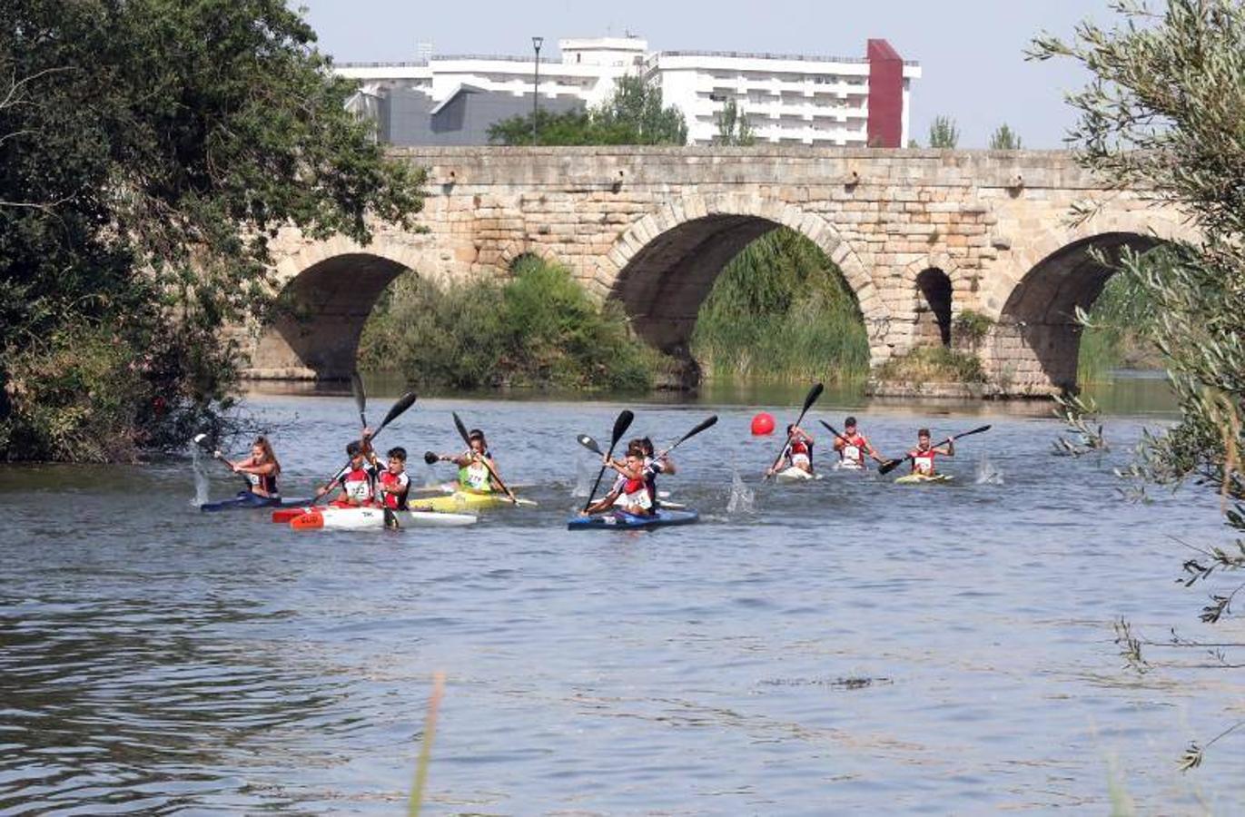 Se han celebrado, entre otras actividades, el II Trofeo Internacional de Piragüismo y el concurso de albañilería