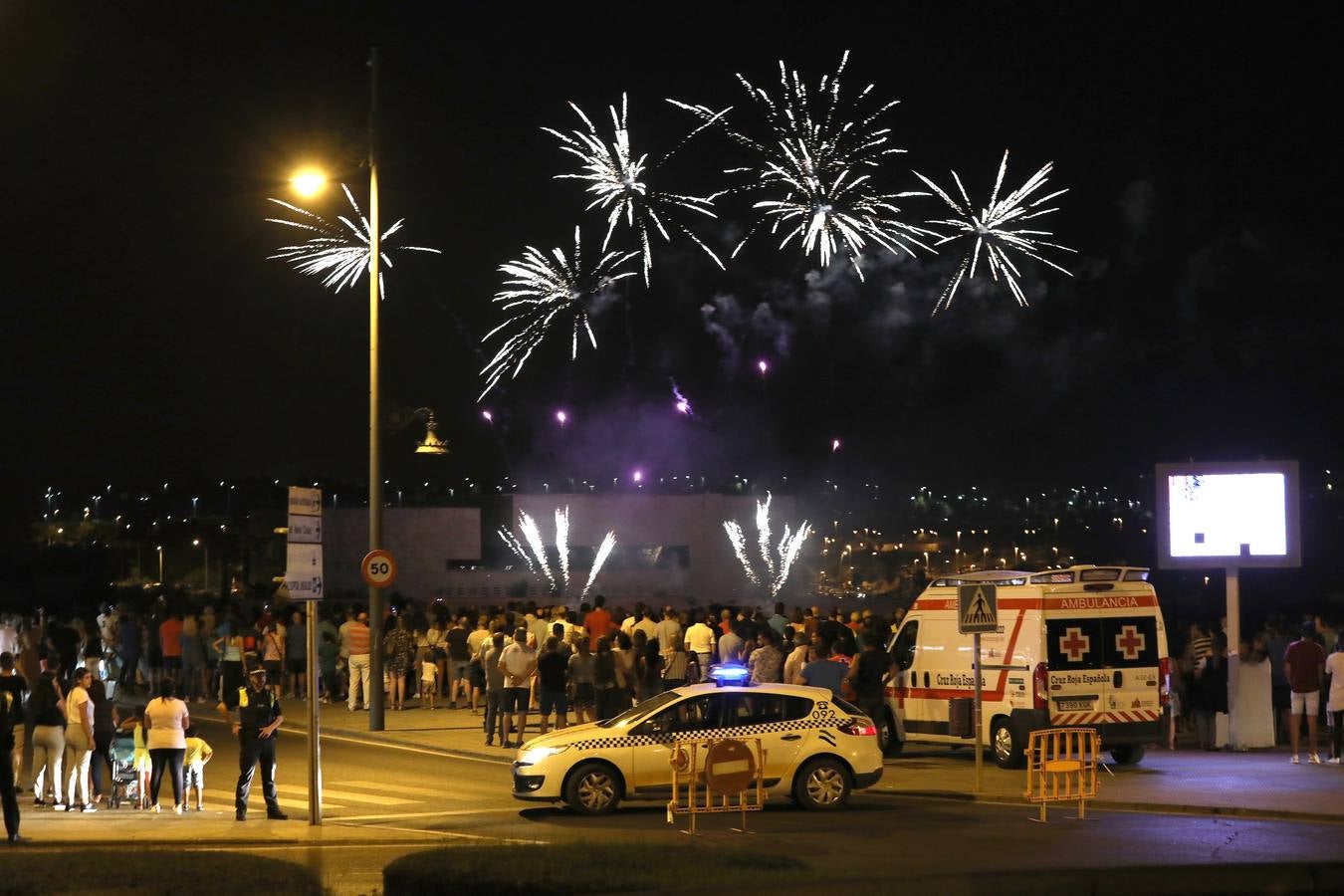 Con el tradicional espectáculo de fuegos artificiales finalizó la Feria de Mérida