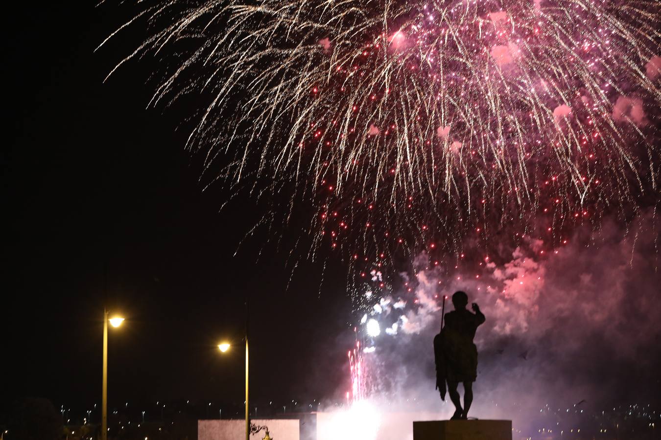 Con el tradicional espectáculo de fuegos artificiales finalizó la Feria de Mérida