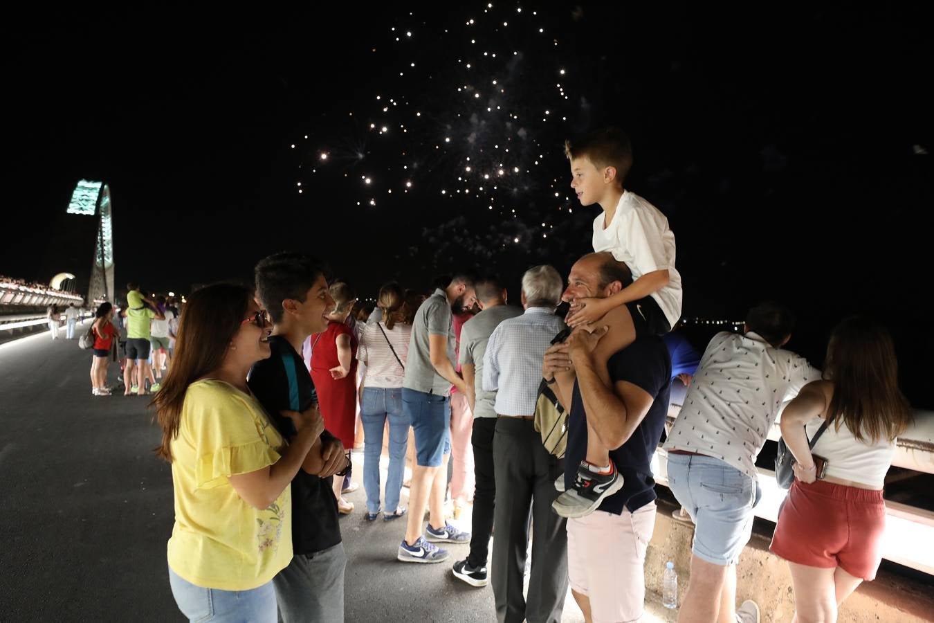 Con el tradicional espectáculo de fuegos artificiales finalizó la Feria de Mérida