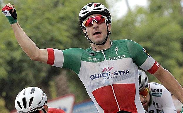 Viviani repite triunfo y Yates sigue líder