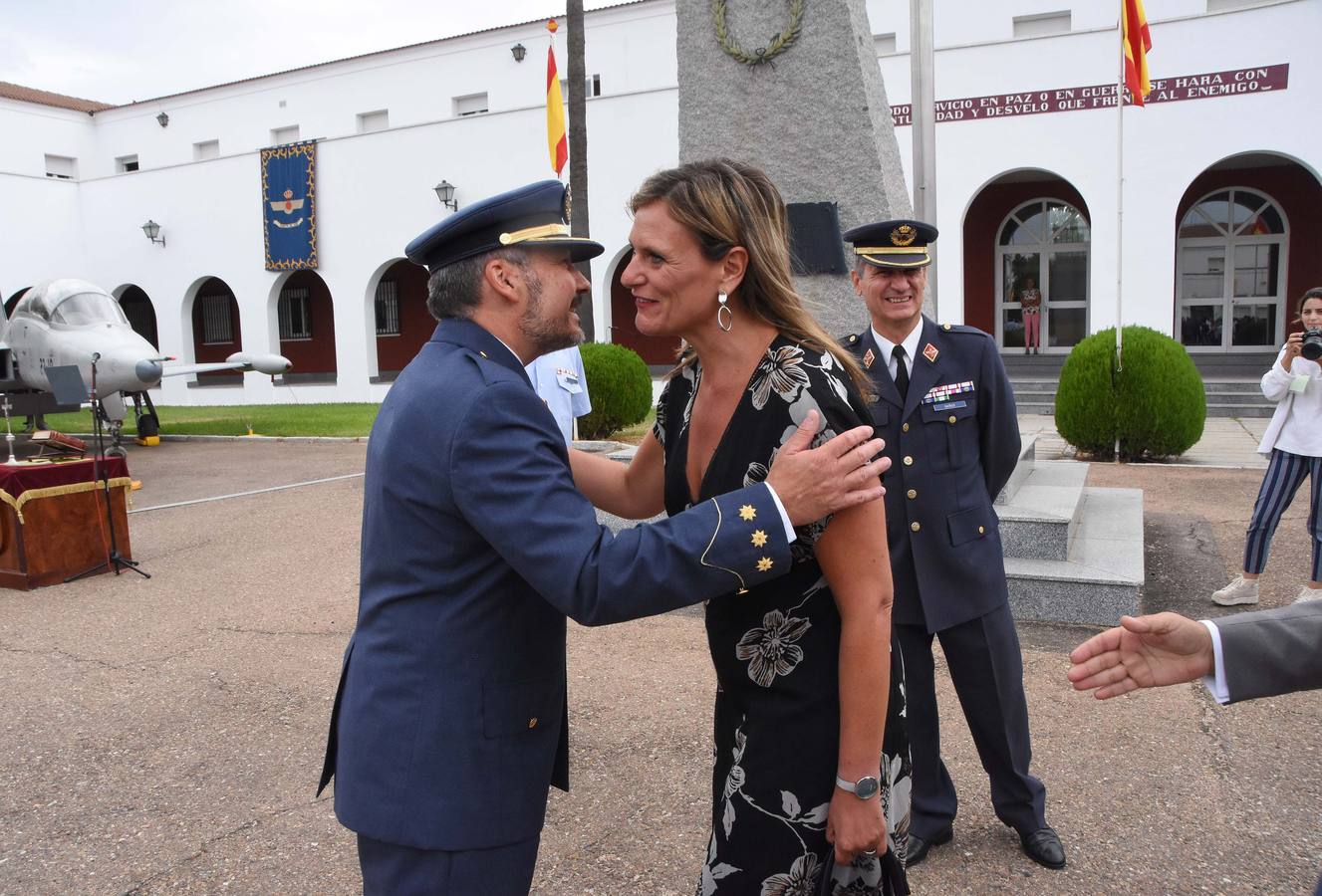 El coronel Francisco Javier Vidal Fernández ha tomado posesión del nuevo jefe de la Base Aérea de Talavera la Real y Ala 23 en sustitución del coronel Francisco Baños Castillo. Al acto, que se ha celebrado en la base pacense, ha asistido la delegada del Gobierno en Extremadura, Yolanda García Seco, entre otros. También ha asistido la vicepresidenta de la Junta de Extremadura y consejera de Hacienda y Administración Pública, Pilar Blanco-Morales; el vicepresidente primero de la Asamblea de Extremadura, José Andrés Mendo: y el alcalde de Badajoz, Francisco Javier Fragoso