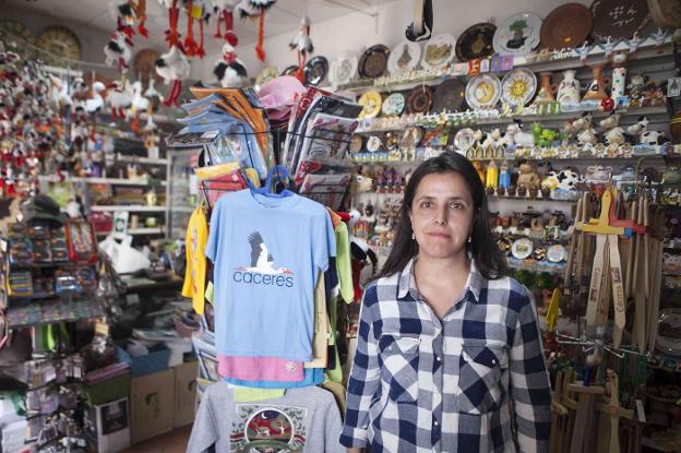 Ana Belén Garrido en la tienda de la Plaza de San Jorge. :: hoy