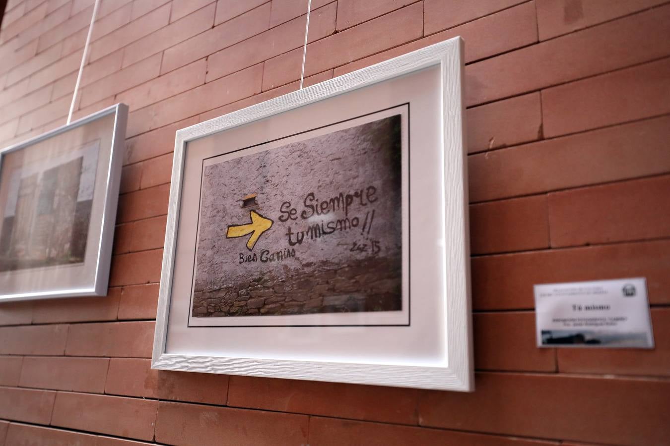 En el centro cultural Alcazaba de Mérida se puede visitar la exposición CAMINHO, del fotógrafo emeritense Francisco Javier Rodríguez. Es una colección 26 fotografías del Camino de Santiago, rutas y caminos. Hasta el 10 de septiembre se podrá disfrutar