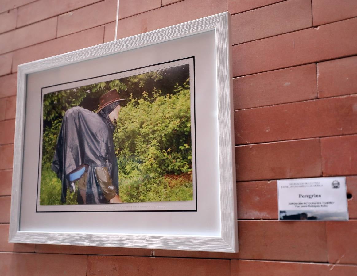 En el centro cultural Alcazaba de Mérida se puede visitar la exposición CAMINHO, del fotógrafo emeritense Francisco Javier Rodríguez. Es una colección 26 fotografías del Camino de Santiago, rutas y caminos. Hasta el 10 de septiembre se podrá disfrutar