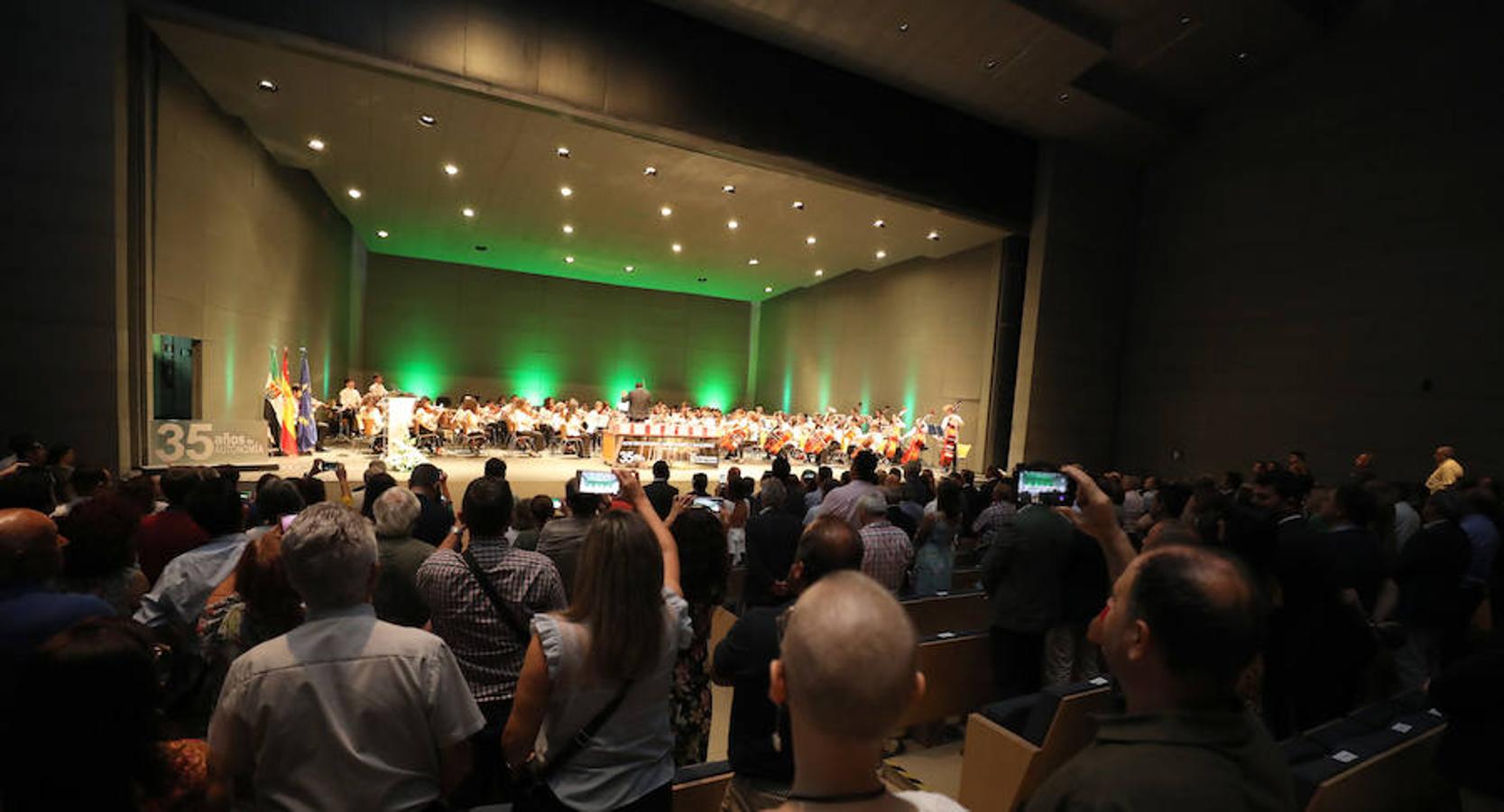 El presidente de la Junta, Guillermo Fernández Vara, ha pedido un pacto de Estado para abordar el reto demográfico y el cambio climático