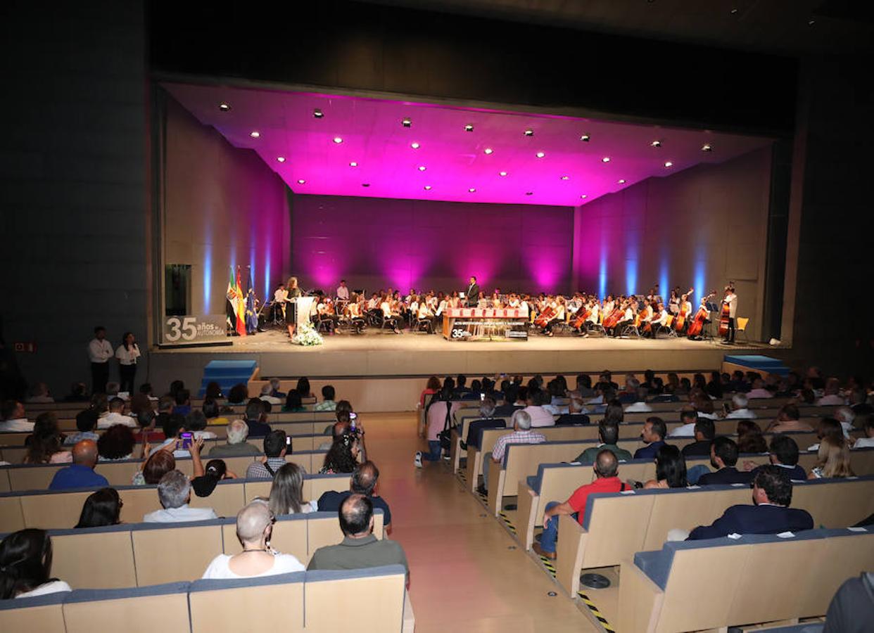 El presidente de la Junta, Guillermo Fernández Vara, ha pedido un pacto de Estado para abordar el reto demográfico y el cambio climático