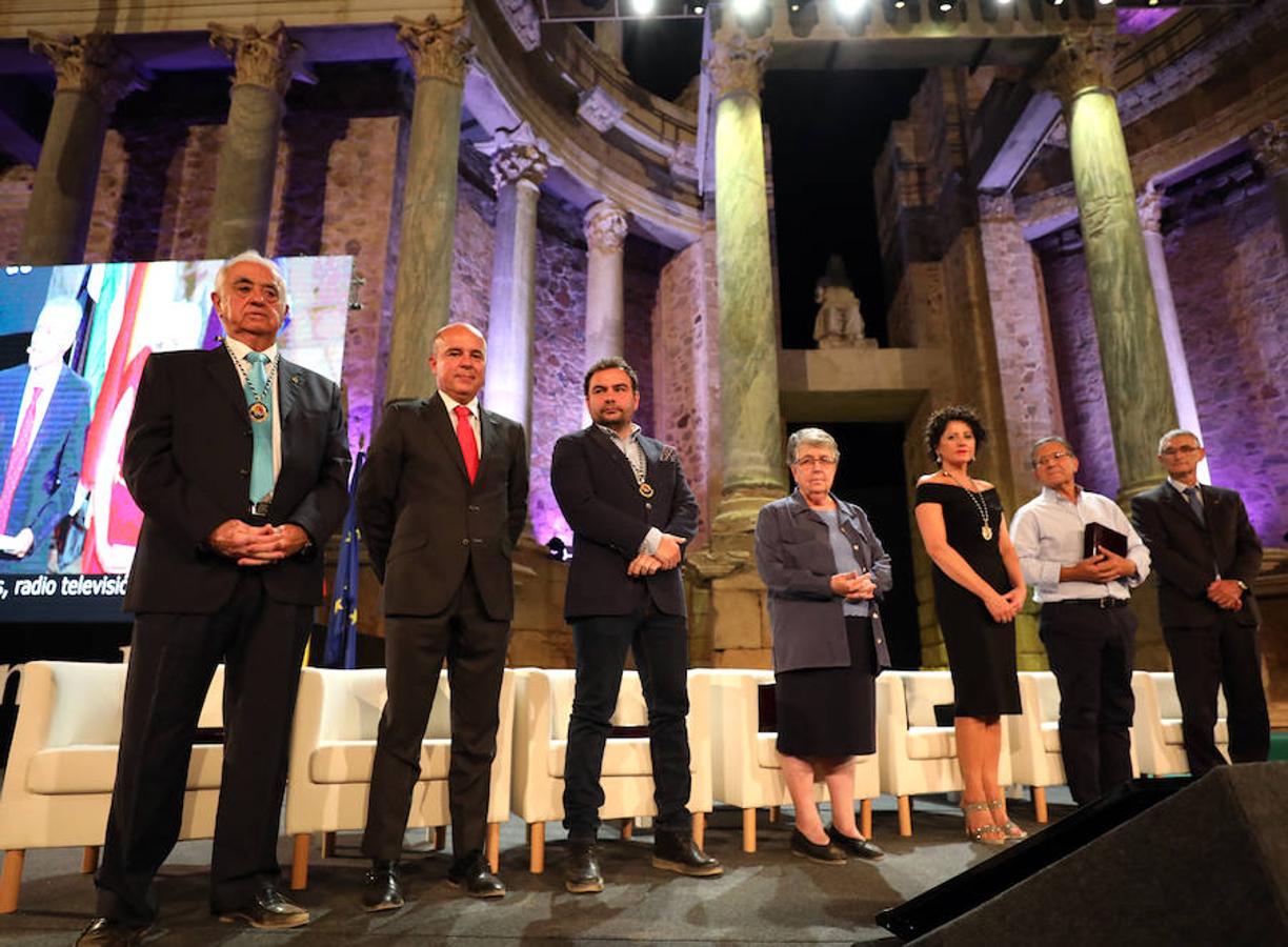 La reivindicación de la figura de la mujer y su importancia en la sociedad, la acción cultural en la región, y la alabanza a las personas que dedican su trabajo a ayudar a los más desfavorecidos han supuesto algunos de los puntos de atención en la ceremonia de entrega de las Medallas de Extremadura 2018