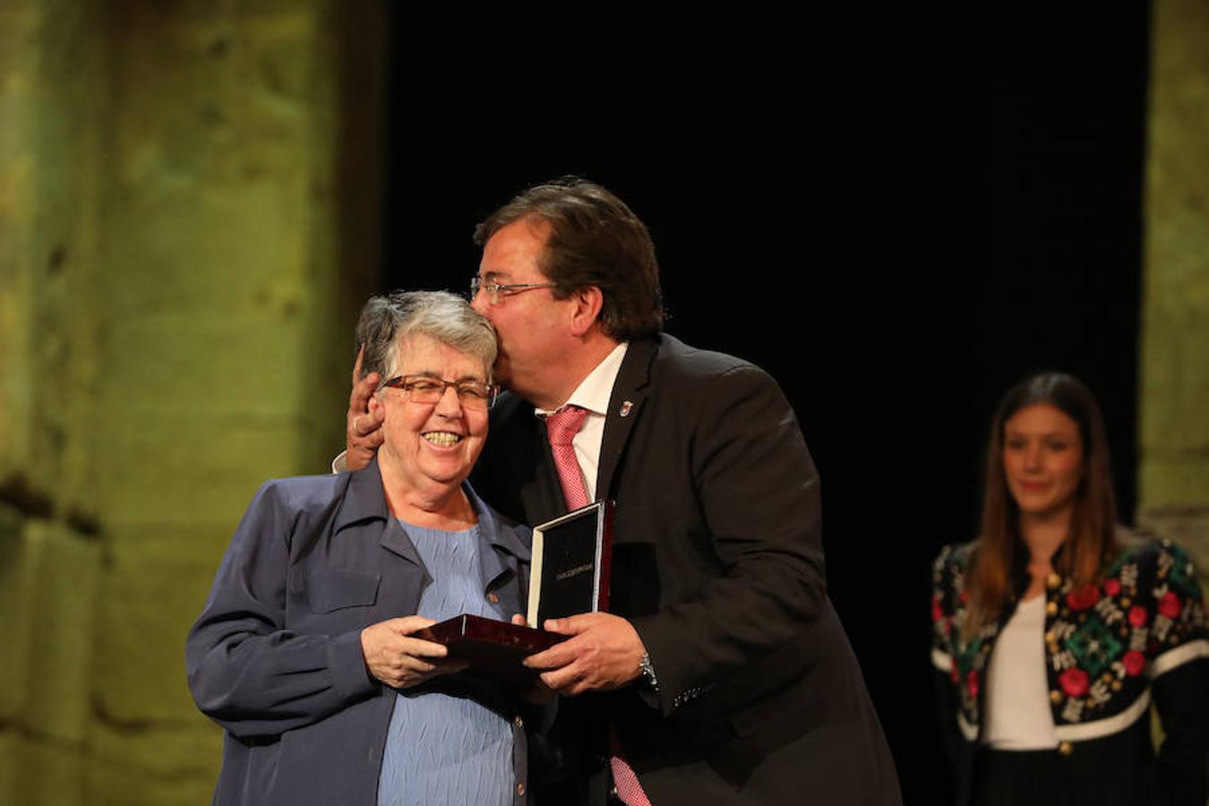 La reivindicación de la figura de la mujer y su importancia en la sociedad, la acción cultural en la región, y la alabanza a las personas que dedican su trabajo a ayudar a los más desfavorecidos han supuesto algunos de los puntos de atención en la ceremonia de entrega de las Medallas de Extremadura 2018