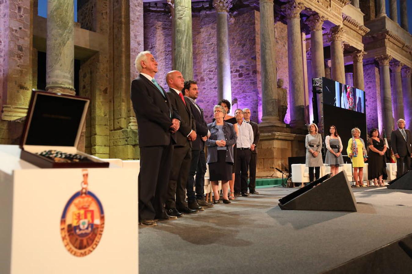 La reivindicación de la figura de la mujer y su importancia en la sociedad, la acción cultural en la región, y la alabanza a las personas que dedican su trabajo a ayudar a los más desfavorecidos han supuesto algunos de los puntos de atención en la ceremonia de entrega de las Medallas de Extremadura 2018