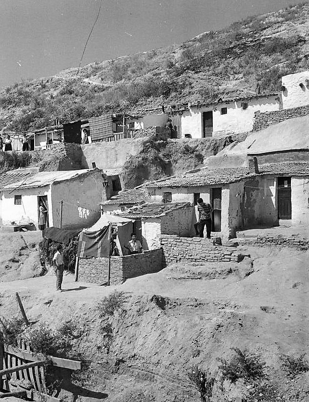 Chabolas junto a Vallecas. (Fotografía Juan Pando Barrero/Fototeca Nacional).