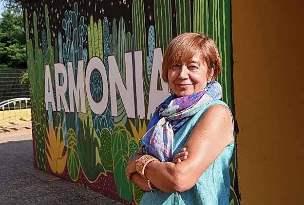 Maribel Rodríguez en el colegio que dirige desde 2004 en un barrio complicado de Badajoz. Moreno