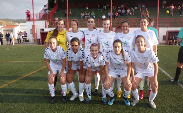 Equipo inicial del Castuera en su debut en Segunda Femenina. :: F. V. 