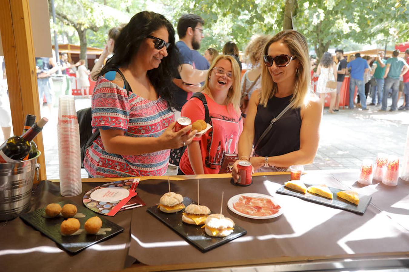 Extregusta entregó en su primer día de esta XII edición su premio de honor al cocinero pacense Javier García y sus tres distinciones a las mejores propuestas 