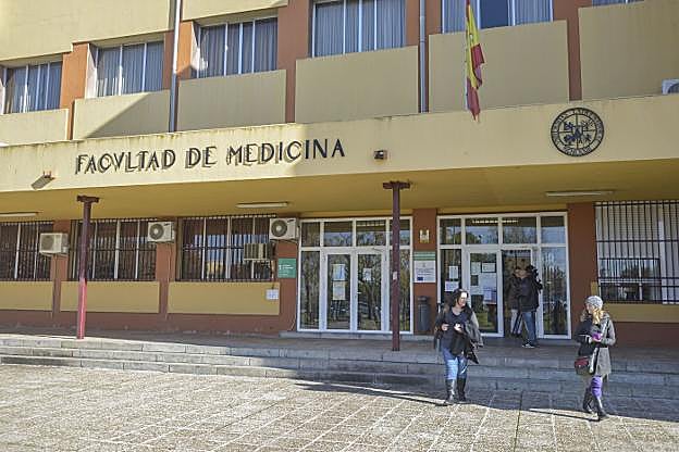 La feminización seguirá al alza porque las mujeres son amplia mayoría en las facultades de Medicina. :: hoy