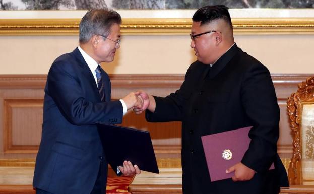 Kim Jong-un y Moon Jae-in. 