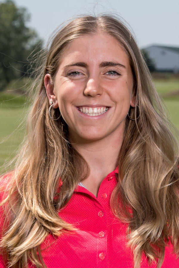 Cienteos de estudiantes, profesores y compañeros de Celia BArquín quisieron despedirse de la golfista española asesinada en una emotiva vigilia. 