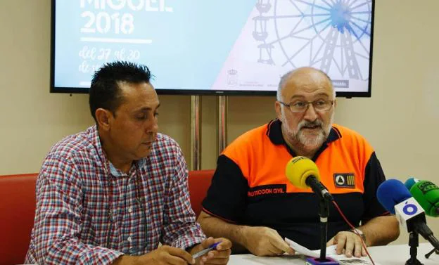 Alfredo Vizcaíno y Eduardo Juliench en la presentación. :: Edu