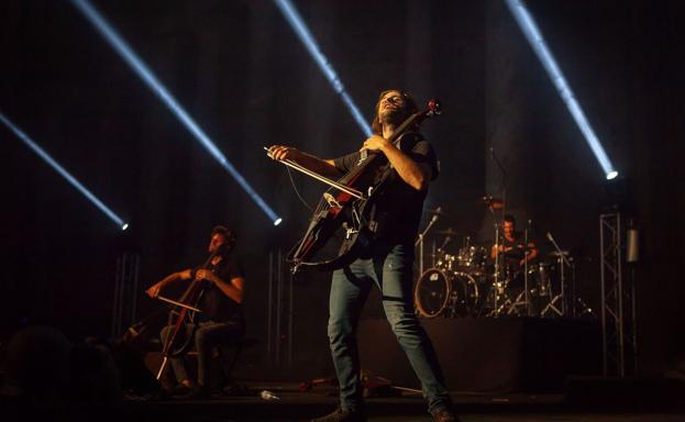 Más 3.000 personas disfrutan de 2Cellos en el Teatro Romano en su único concierto en España en 2018 