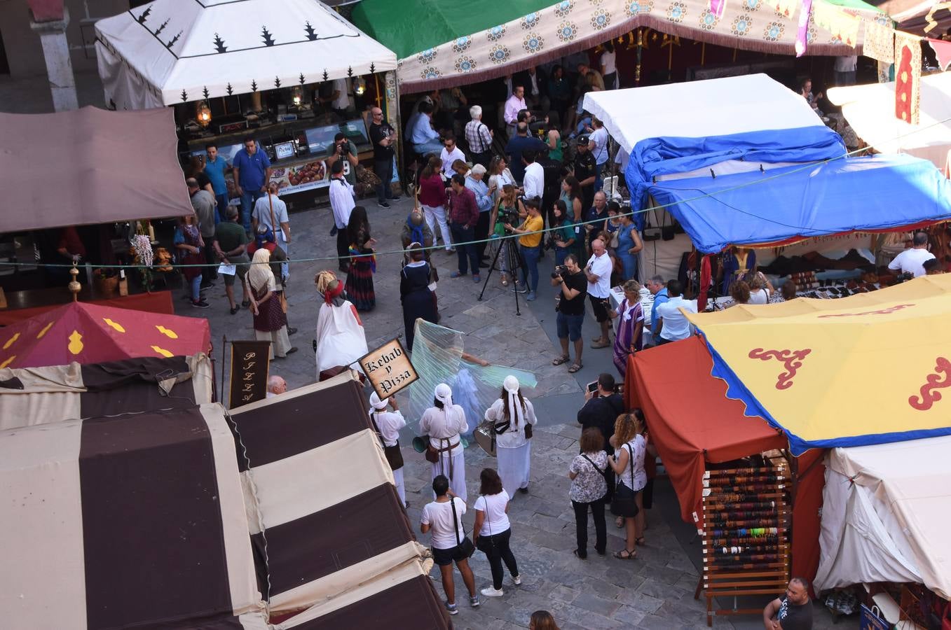 Los máximos responsables del Ayuntamiento de Badajoz, Francisco Javier Fragoso, y de la Cámara Municipal de Marvao (Portugal), Luis Vitorino, han coincidido en destacar el papel que tiene «Almossassa» en el fortalecimiento de las relaciones transfronterizas y culturales entre Extremadura y Portugal.