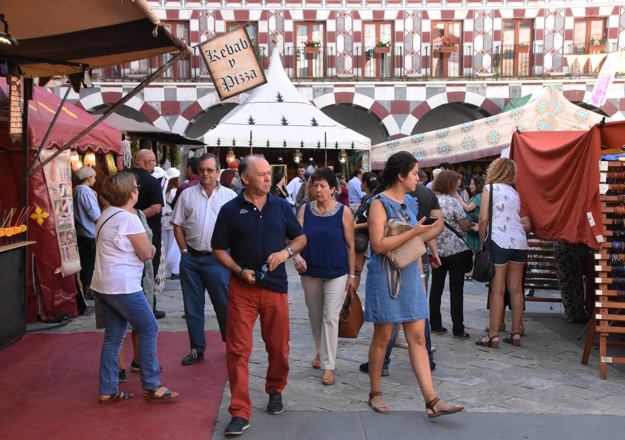 Los máximos responsables del Ayuntamiento de Badajoz, Francisco Javier Fragoso, y de la Cámara Municipal de Marvao (Portugal), Luis Vitorino, han coincidido en destacar el papel que tiene «Almossassa» en el fortalecimiento de las relaciones transfronterizas y culturales entre Extremadura y Portugal.