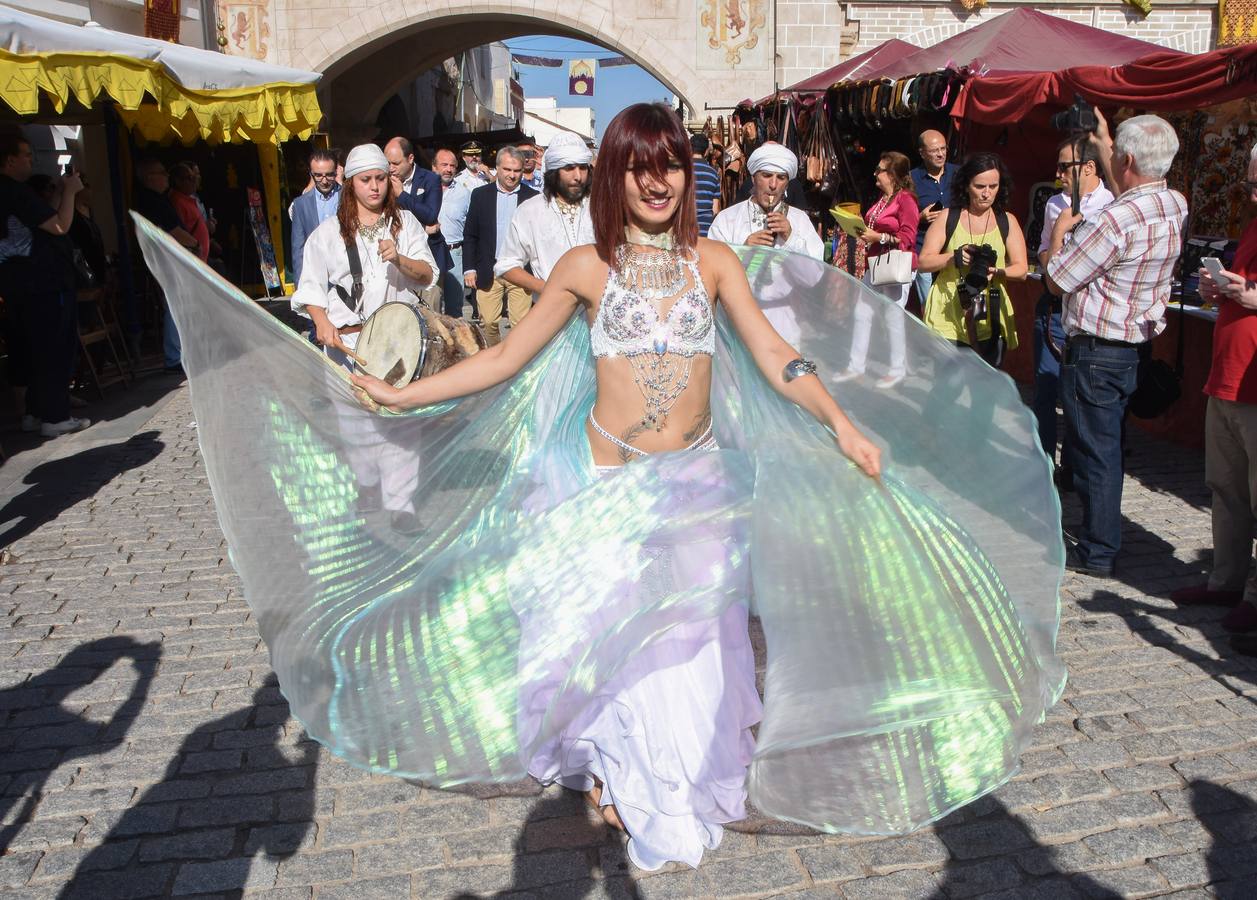 Los máximos responsables del Ayuntamiento de Badajoz, Francisco Javier Fragoso, y de la Cámara Municipal de Marvao (Portugal), Luis Vitorino, han coincidido en destacar el papel que tiene «Almossassa» en el fortalecimiento de las relaciones transfronterizas y culturales entre Extremadura y Portugal.