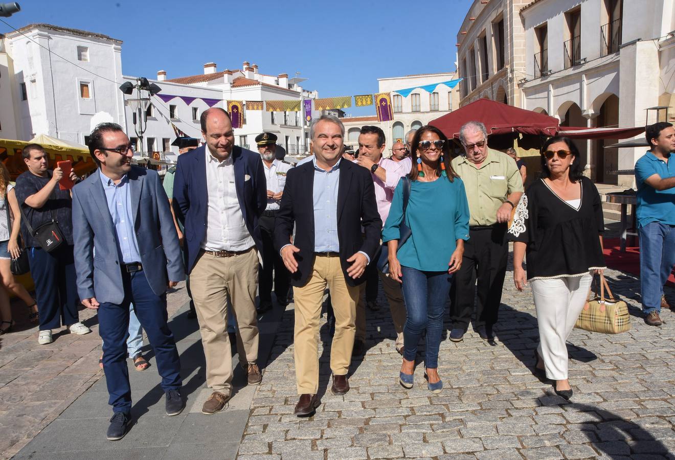 Los máximos responsables del Ayuntamiento de Badajoz, Francisco Javier Fragoso, y de la Cámara Municipal de Marvao (Portugal), Luis Vitorino, han coincidido en destacar el papel que tiene «Almossassa» en el fortalecimiento de las relaciones transfronterizas y culturales entre Extremadura y Portugal.
