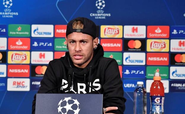 Neymar, en rueda de prensa. 