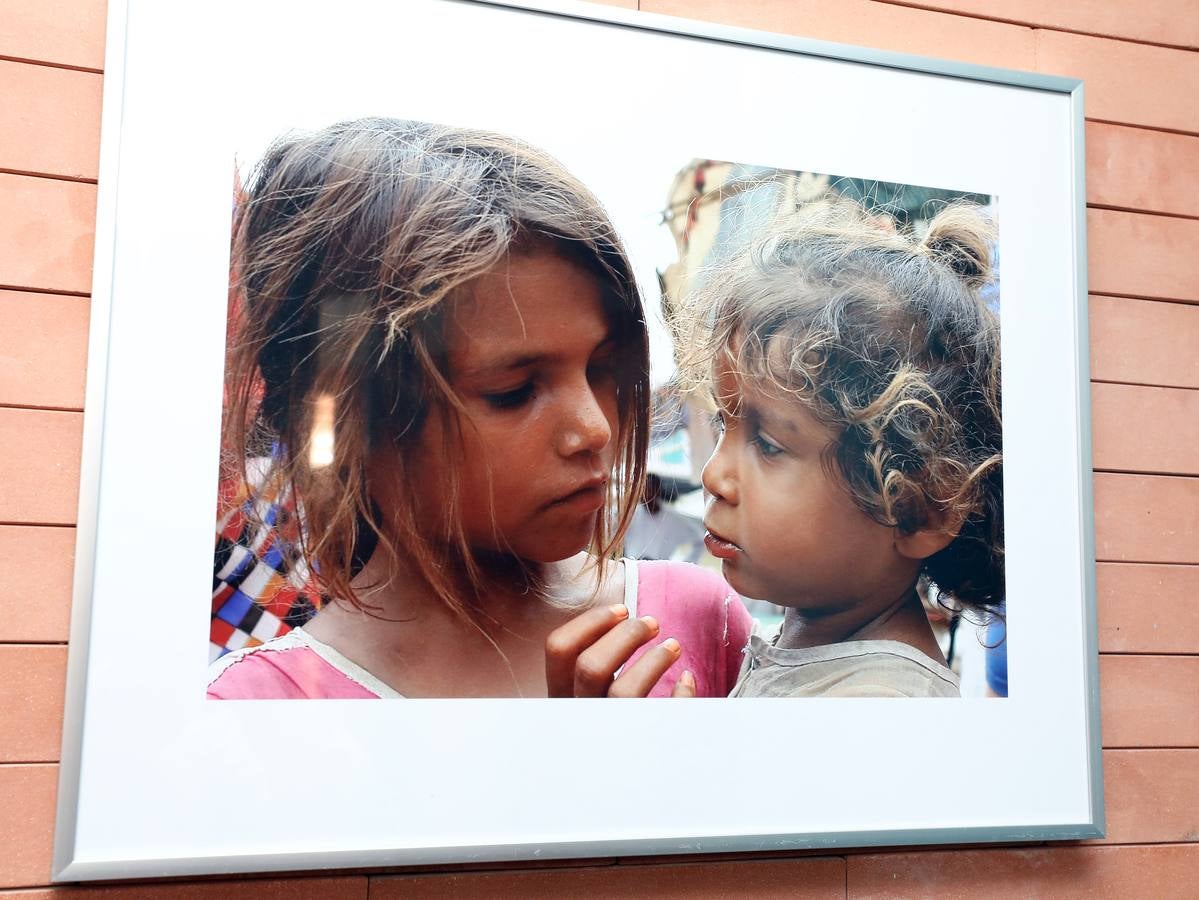 La Fundación Asha-Kiran organiza la exposición fotográfica 'Ojos para ver', compuesta de 81 imágenes que muestran la vida de niños de la India en situación de vulnerabilidad. Una exposición que hace reflexionar acerca de la dura realidad que vive gran parte de la humanidad. Se podrá ver en el Centro Cultural Alcazaba hasta el 14 de octubre.
