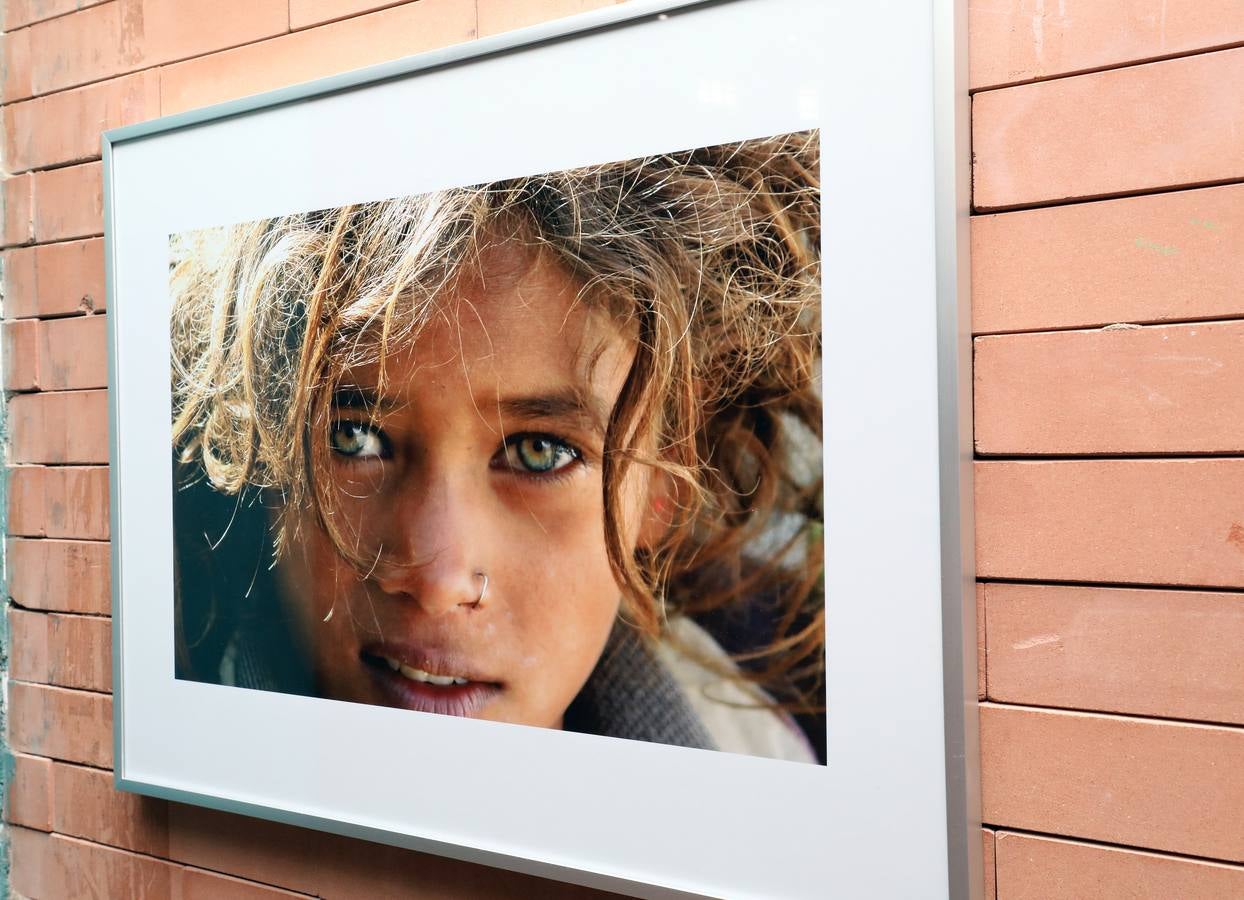 La Fundación Asha-Kiran organiza la exposición fotográfica 'Ojos para ver', compuesta de 81 imágenes que muestran la vida de niños de la India en situación de vulnerabilidad. Una exposición que hace reflexionar acerca de la dura realidad que vive gran parte de la humanidad. Se podrá ver en el Centro Cultural Alcazaba hasta el 14 de octubre.