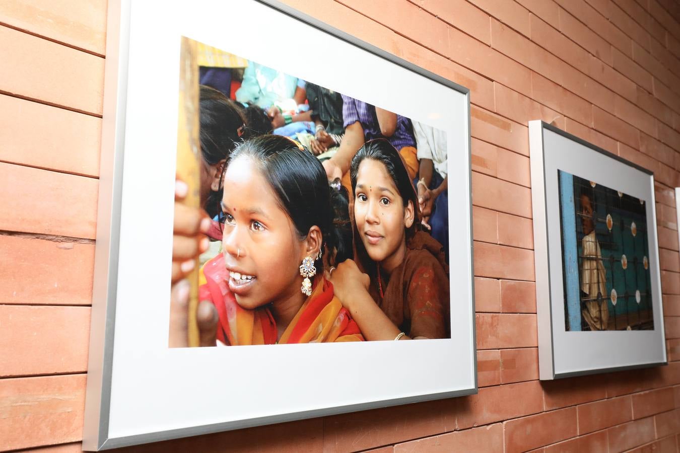 La Fundación Asha-Kiran organiza la exposición fotográfica 'Ojos para ver', compuesta de 81 imágenes que muestran la vida de niños de la India en situación de vulnerabilidad. Una exposición que hace reflexionar acerca de la dura realidad que vive gran parte de la humanidad. Se podrá ver en el Centro Cultural Alcazaba hasta el 14 de octubre.