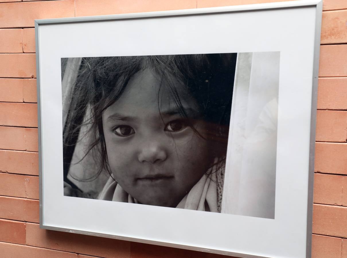 La Fundación Asha-Kiran organiza la exposición fotográfica 'Ojos para ver', compuesta de 81 imágenes que muestran la vida de niños de la India en situación de vulnerabilidad. Una exposición que hace reflexionar acerca de la dura realidad que vive gran parte de la humanidad. Se podrá ver en el Centro Cultural Alcazaba hasta el 14 de octubre.