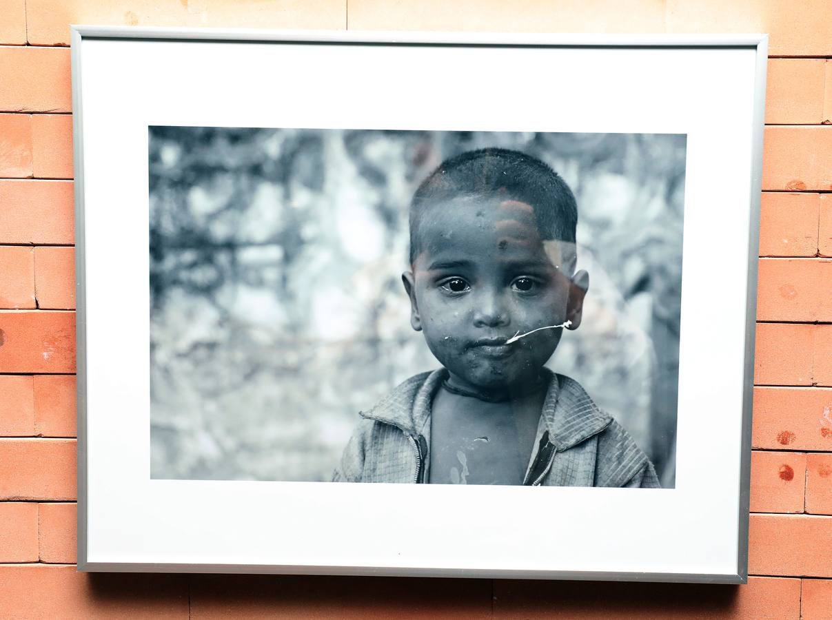 La Fundación Asha-Kiran organiza la exposición fotográfica 'Ojos para ver', compuesta de 81 imágenes que muestran la vida de niños de la India en situación de vulnerabilidad. Una exposición que hace reflexionar acerca de la dura realidad que vive gran parte de la humanidad. Se podrá ver en el Centro Cultural Alcazaba hasta el 14 de octubre.