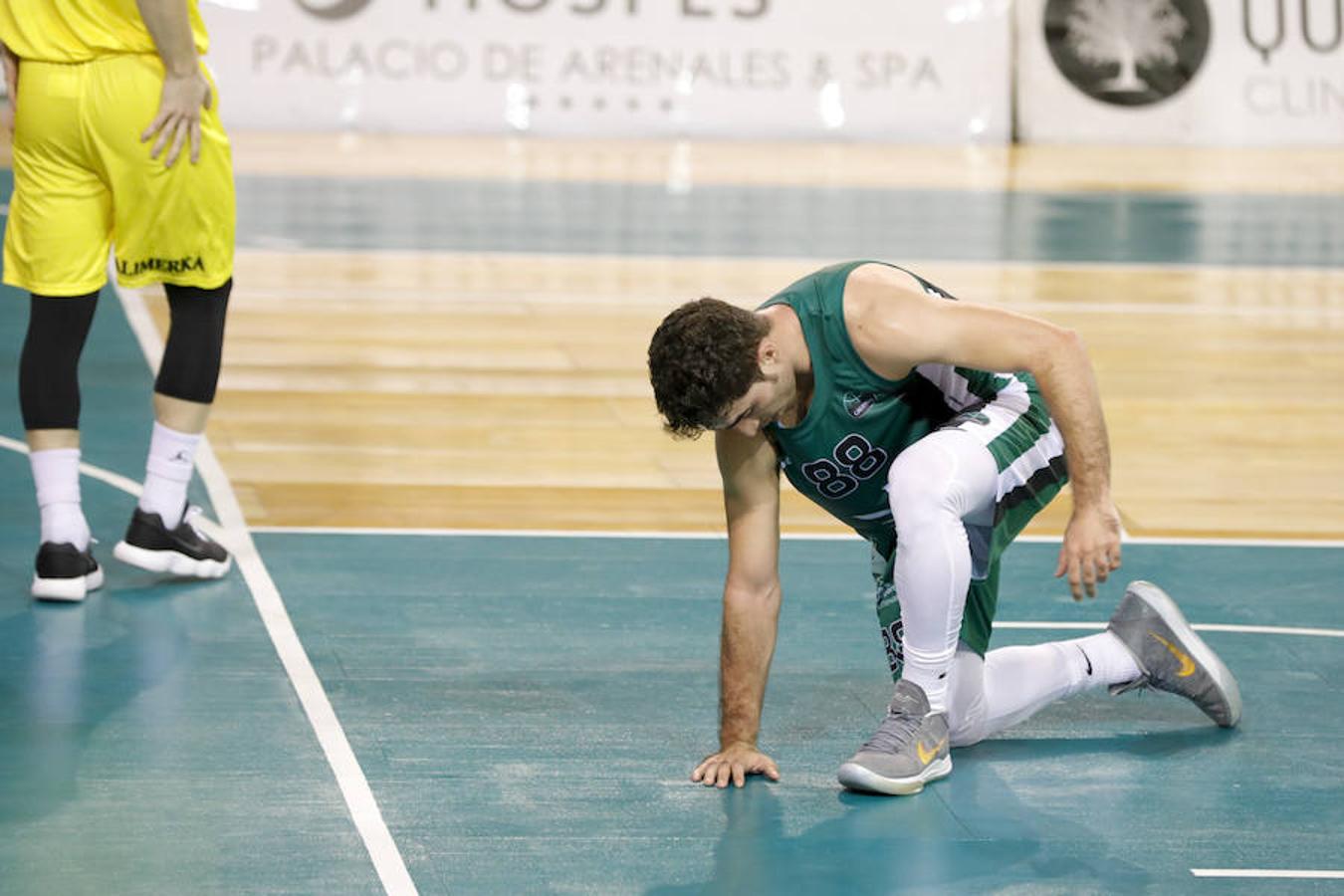 Los asturianos, tocados por una varita mágica en el tiro de tres, no dieron opciones a un Cáceres castigado por fallos en defensa y ataque