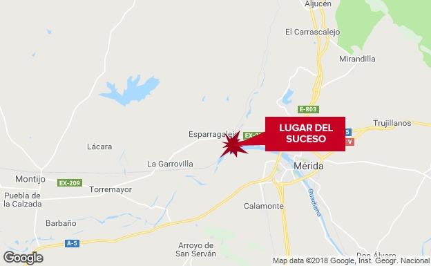 Un motorista de 58 años resulta herido grave tras caer en el casco urbano de Esparragalejo