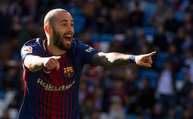 Aleix Vidal celebra un tanto en el Santiago Bernabéu con la camiseta del Barcelona. 