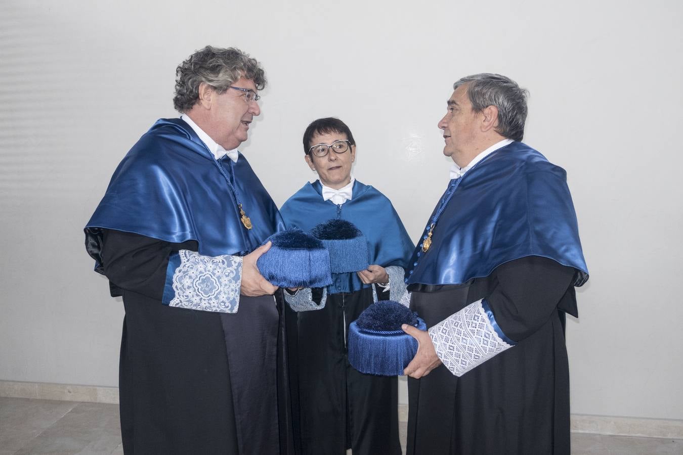 En el acto de Apertura Solemne del Curso Académico 2018-19« de la UEx, han asistido el presidente de la Junta de Extremadura, Guillermo Fernández Vara, y el alcalde, Francisco Javier Fragoso. El actual rector de la Uex, Segundo Píriz, que afronta su etapa final al frente de la Universidad regional, ha afirmado que muchos investigadores que trabajan fuera de España »ansían volver al país y no pueden«.