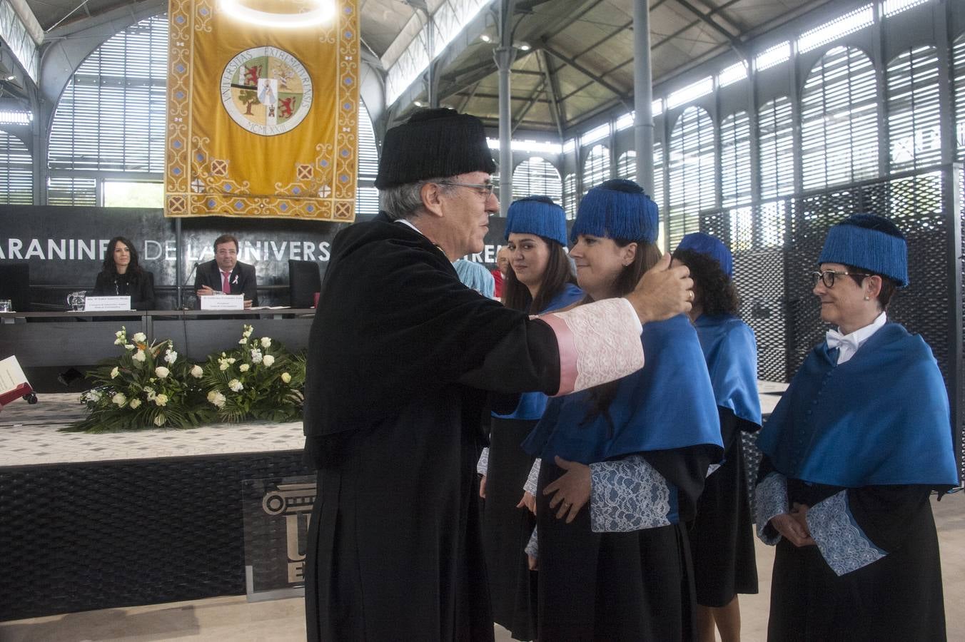 En el acto de Apertura Solemne del Curso Académico 2018-19« de la UEx, han asistido el presidente de la Junta de Extremadura, Guillermo Fernández Vara, y el alcalde, Francisco Javier Fragoso. El actual rector de la Uex, Segundo Píriz, que afronta su etapa final al frente de la Universidad regional, ha afirmado que muchos investigadores que trabajan fuera de España »ansían volver al país y no pueden«.